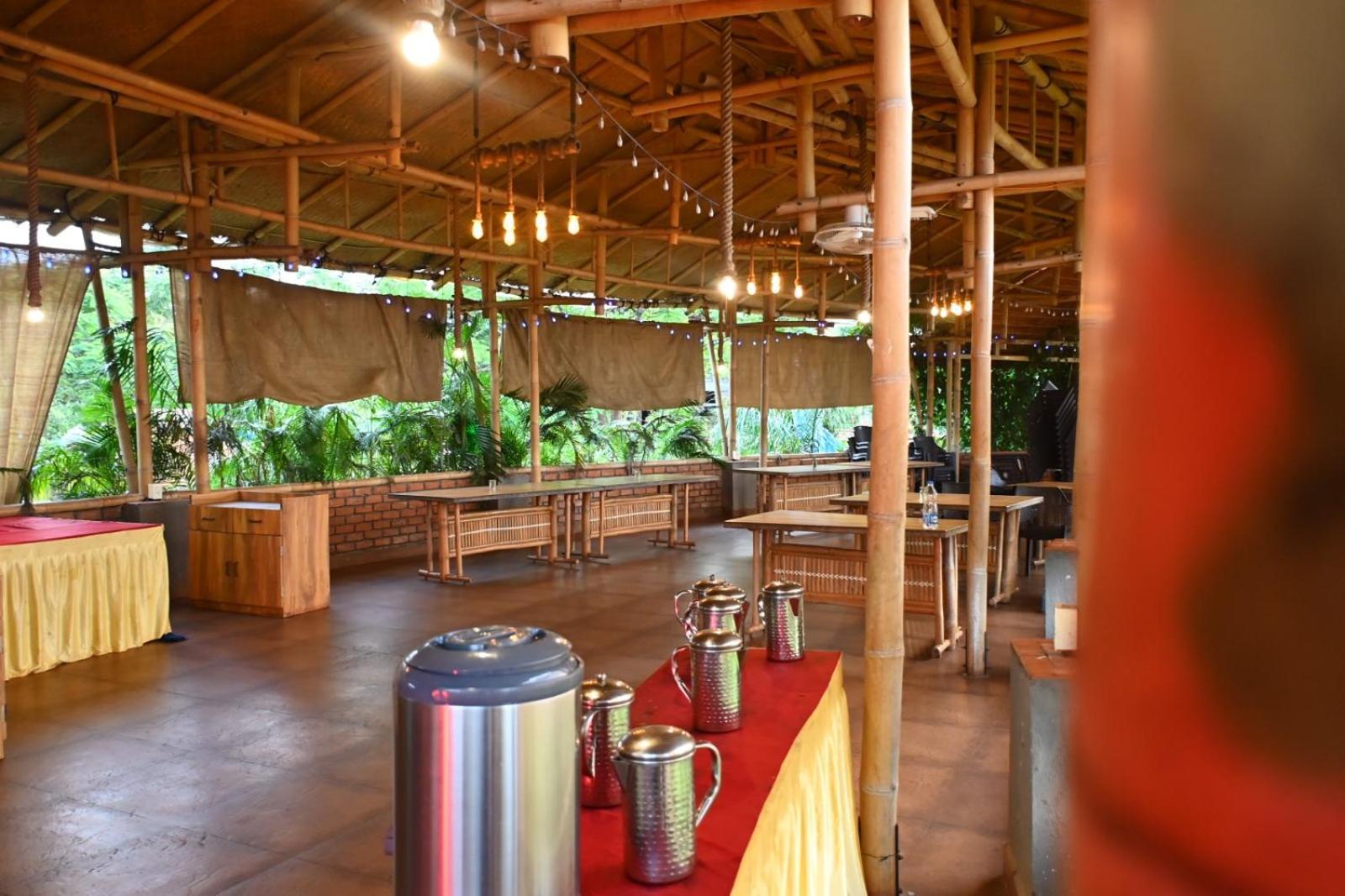 Bamboo And Bricks Resort Welhe Exteriör bild