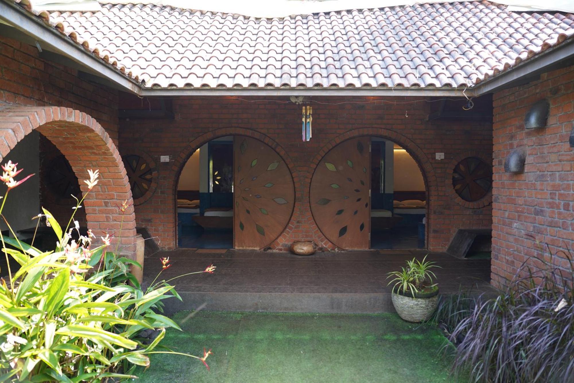 Bamboo And Bricks Resort Welhe Exteriör bild