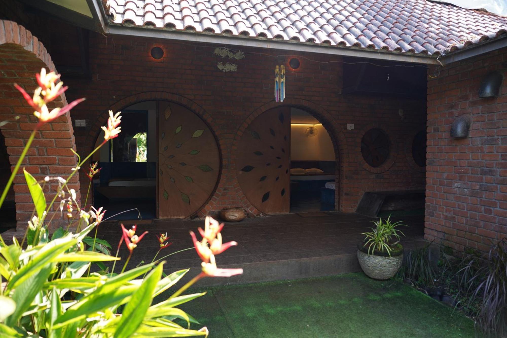Bamboo And Bricks Resort Welhe Exteriör bild